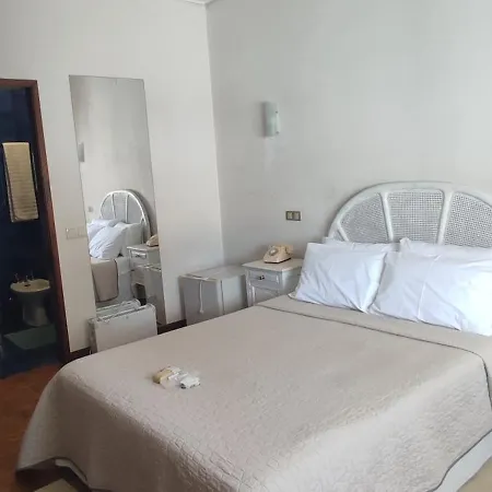 Porta 80 House Hotell *