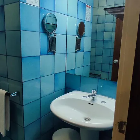 Porta 80 House Отель Брага
